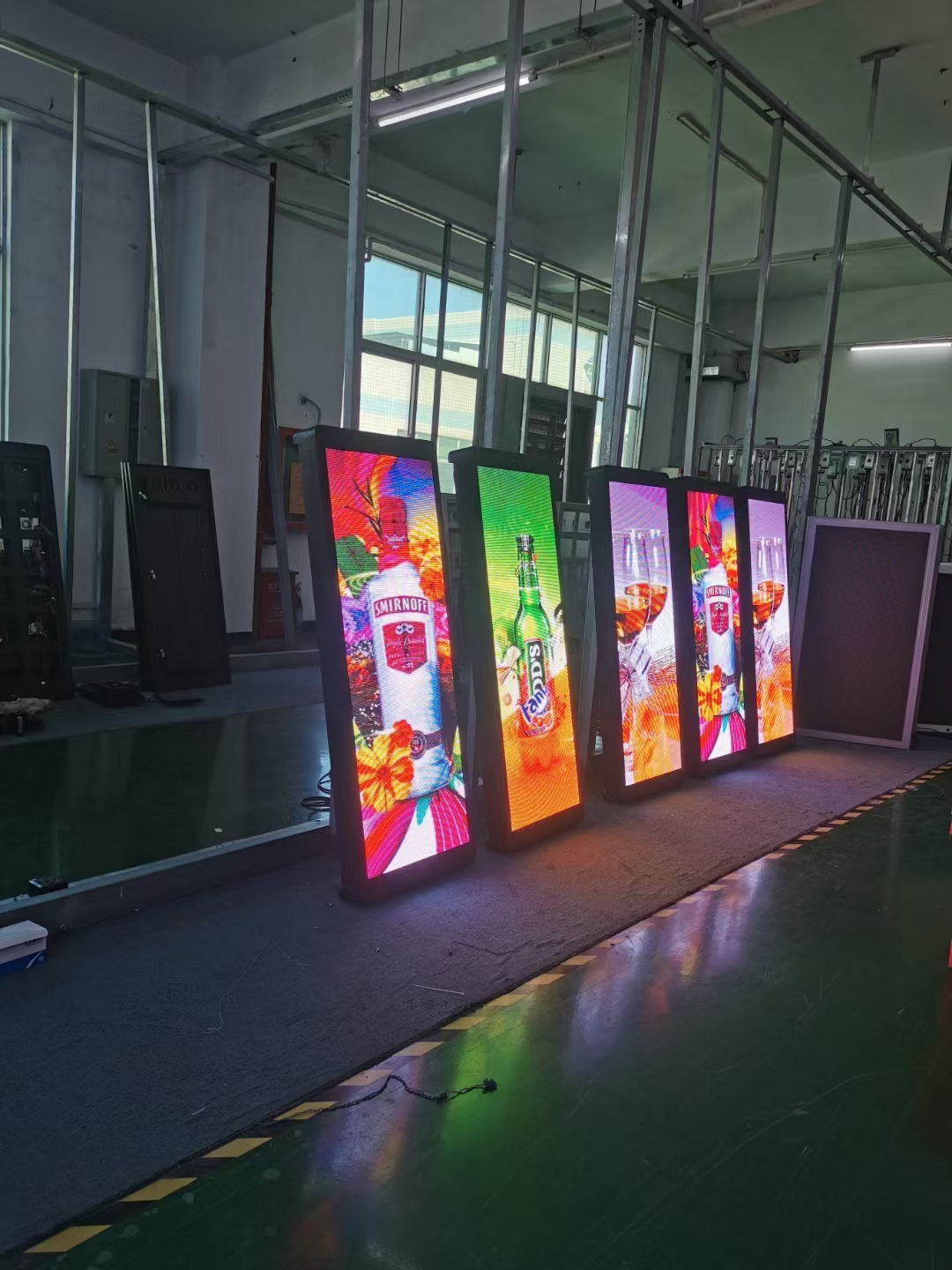 led智慧燈桿屏P3-A led智慧燈桿屏P3-A